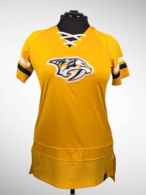 Women’s Fanatics NHL Nashville Predators Jersey Size Medium NWOT